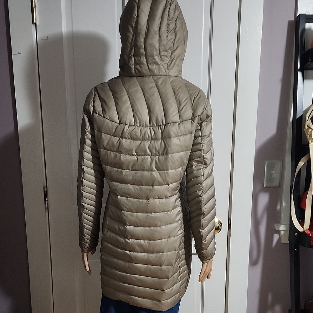 Eddie Bauer Women's Hooded Puffer Jacket - Taupe - Picture 5 of 10